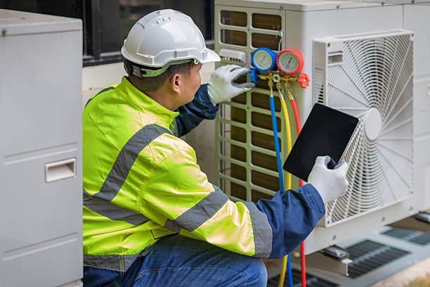 Professional Hvac technician working in Mount Meigs, AL